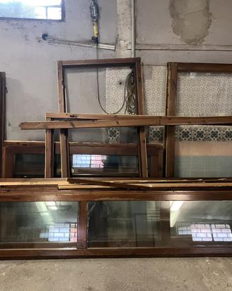 Serramenti in legno con doppio vetro con telaio