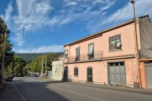 CASA INDIPENDENTE A ZAFFERANA ETNEA