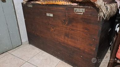 Cassapanca legno massello noce baule antiquariato