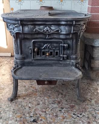 Stufa in ghisa con decori a 4 postazioni di cottur