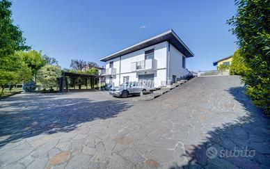 VILLA SINGOLA SU UN PIANO CON TAVERNA!!