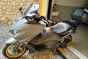 TMAX  560 TEK
