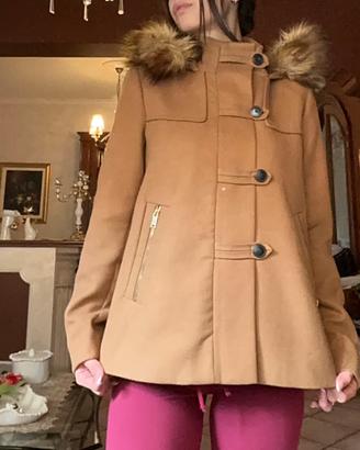 Cappotto corto zara con cappuccio e pelliccia sint