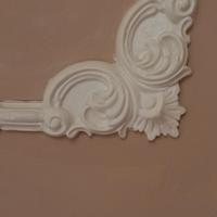 decorazione muro e legno in gesso alabastrino 