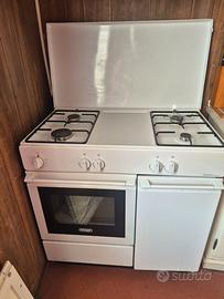 Cucina a gas 4 fuochi con forno