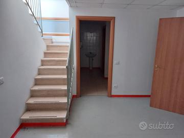 Negozio ampio in due livelli