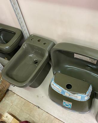 un set di sanitari in ceramica anni '70/'80,