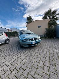 Lancia y elefantino 840