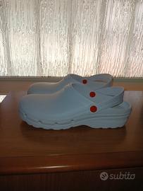 Zoccoli sanitari Reposa . Numero 42