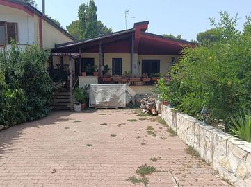 VILLA A SCHIERA A CASSANO DELLE MURGE