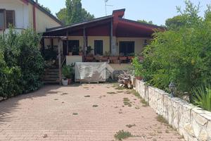 VILLA A SCHIERA A CASSANO DELLE MURGE