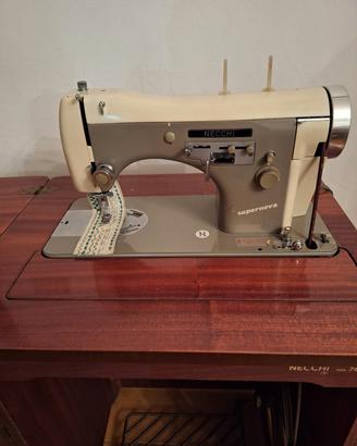 Macchina da cucire Necchi