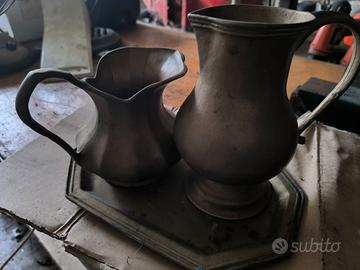 Vassoio e vasi in ottone massiccio