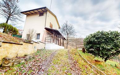 VILLA SU TRE PIANI CON GIARDINO PANORAMICO A MARAN