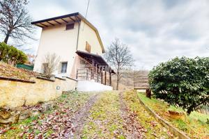 VILLA SU TRE PIANI CON GIARDINO PANORAMICO A MARAN