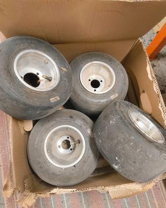 Ruote+gomme Kart 2pz 10x4.6 2pz 11x7.1