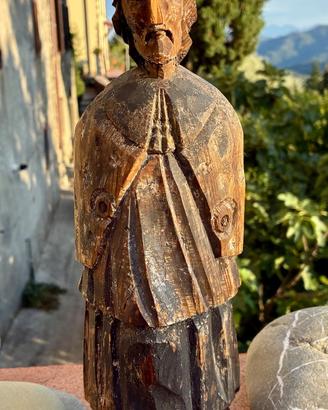 Antica statuetta in legno raffigurante un Santo