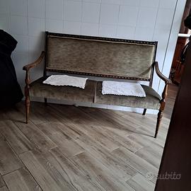 Salotto vintage in legno