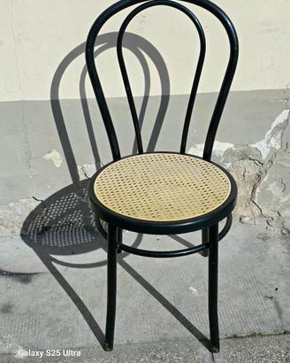 Sedia stile Thonet in Plastica Nera e finta Pagli
