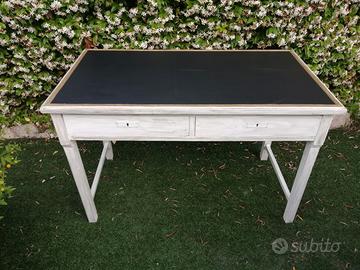 Scrivania con poltroncina