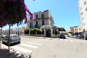 3 camere con 3 bagni privati,solo a single,bonaria