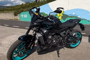 Yamaha MT-09 2024 midnight cyan