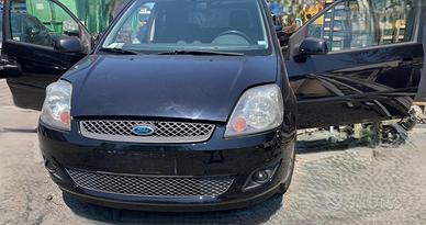 PARAURTI ANTERIORE COMPLETO FORD Fiesta 5° Serie