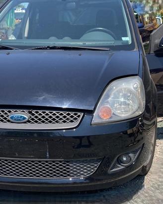 PARAURTI ANTERIORE COMPLETO FORD Fiesta 5° Serie