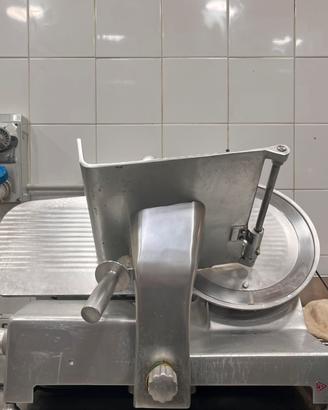 Affettatrice Grande Professionale