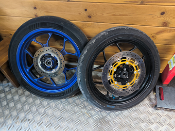 Cerchi Yamaha R3 2023 senza disco anteriore