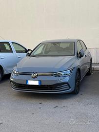 Volkswagen Golf  8 1.0 eTSI Mild Hybrid