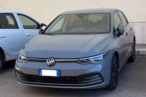 Volkswagen Golf  8 1.0 eTSI Mild Hybrid