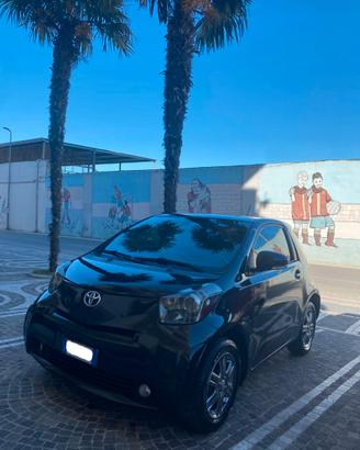Toyota iQ
