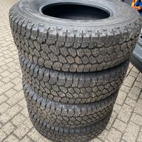 Gomme 225/75 R15.   106T