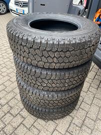 Gomme 225/75 R15.   106T