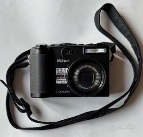 Fotocamera digitale Nikon Coolpix P5100 12.1MP VR