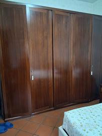 Armadio e comodini in arte povera