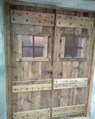 portoncino entrata doppio in legno abete vecchio