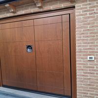 Porta basculante coibentata e motorizzata