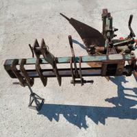 Aratro mono vomeri regolabile