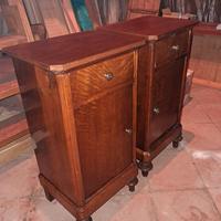 coppia di comodini in noce antichi