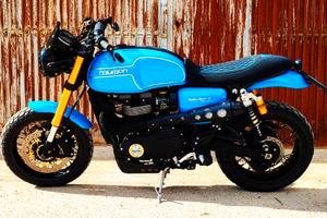 triumph thruxton  1200 R scrambler bonneville