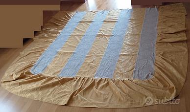 Copriletto matrimoniale in raso e uncinetto