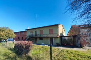 Casa singola con magazzino