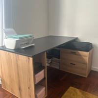 Scrivania angolare con libreria