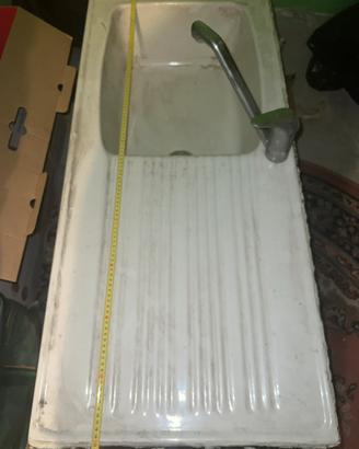 Lavabo in ceramica