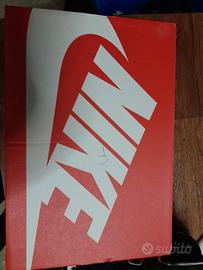 Nike Air More Uptempo in pelle scamosciata