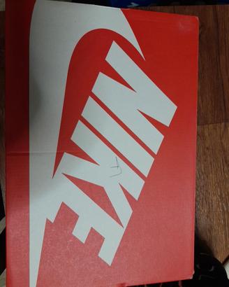 Nike Air More Uptempo in pelle scamosciata