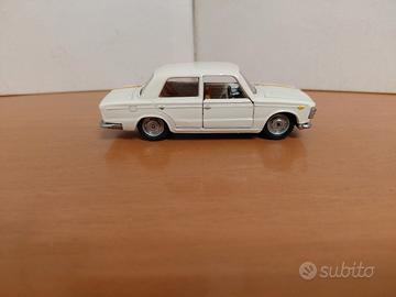Politoys Fiat 125 no Mebetoys Dinky Corgi 