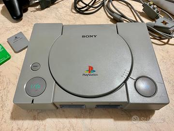 Sony Playstation 1 con controller e memory